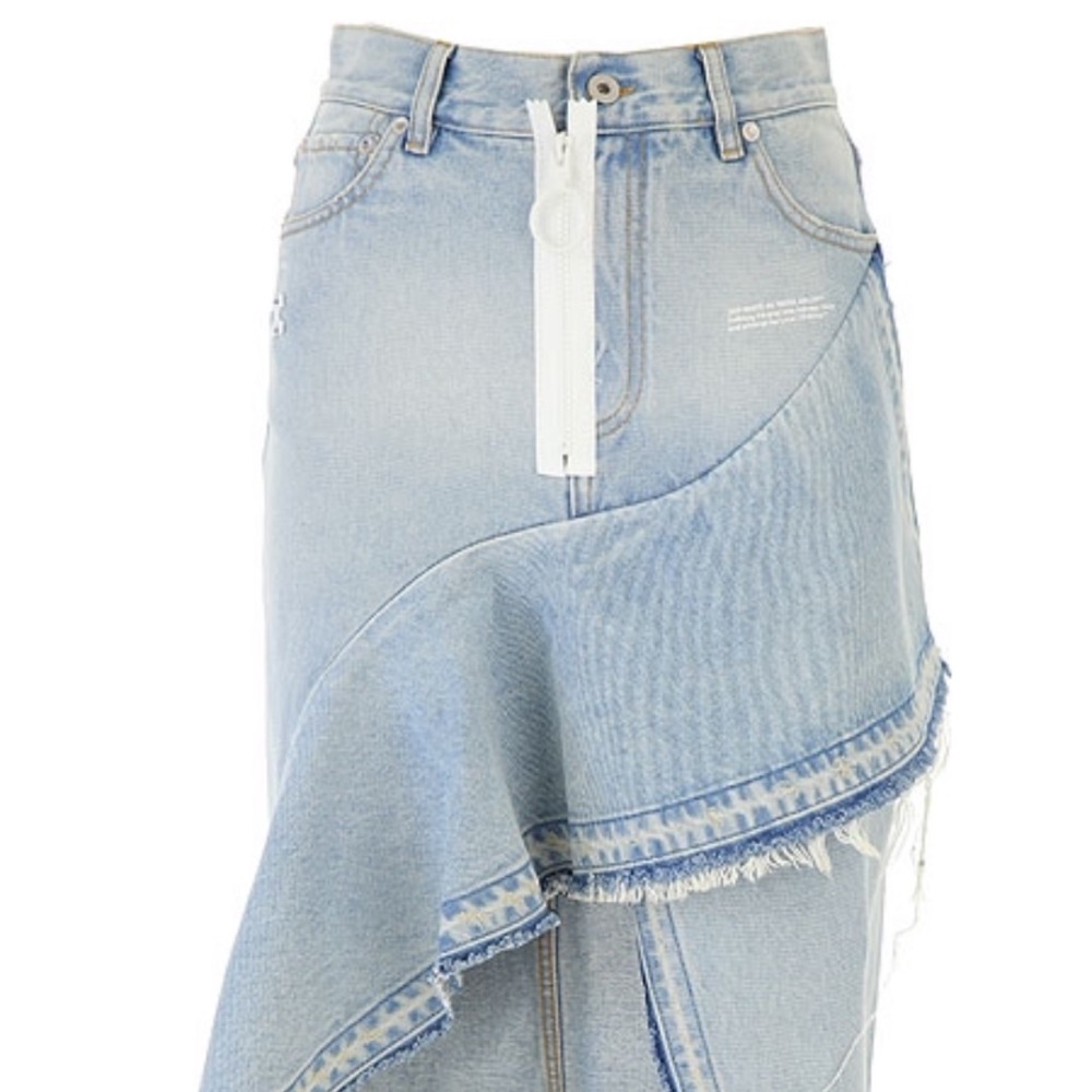 A off white skirt. Never worn .